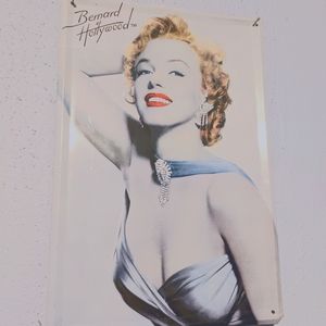 Marilyn Monroe tin wall decor